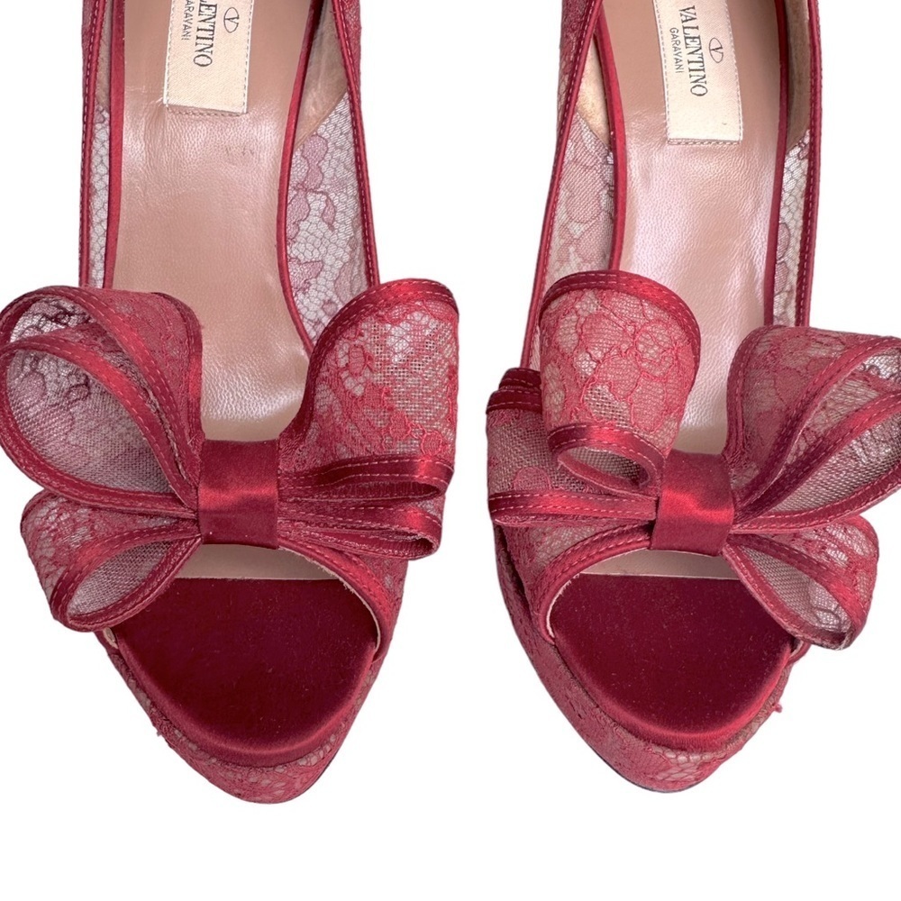 Valentino Garavani Red Bow Heels - Picture 8 of 11